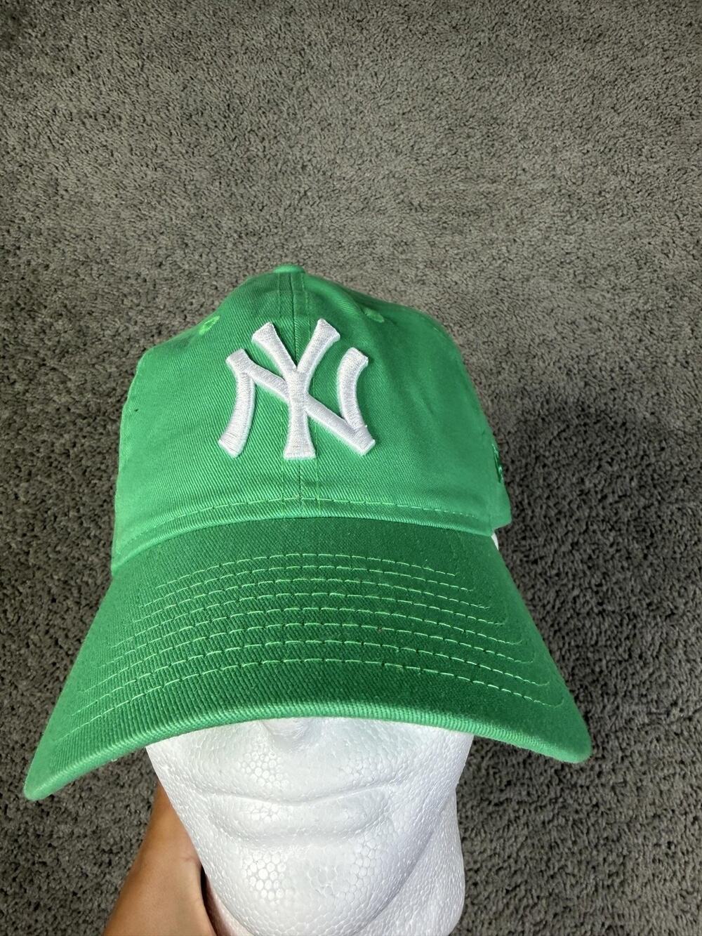 New York Yankees Hat Cap Strap Back Womens One Size Green MLB Baseball New Era